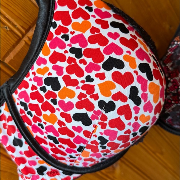 Cacique 42DD lightly lined tee shirt bra. Underwire molded cup heart print NWOT - Picture 3 of 6